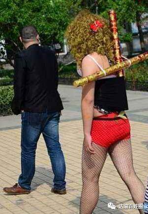 欧美老熟妇撒尿视频